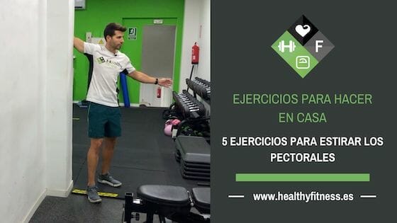 como estirar los pectorales